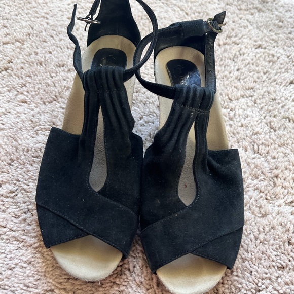 Earthies Veria Black Suede Size 8 Peep Toe heels - Picture 2 of 5